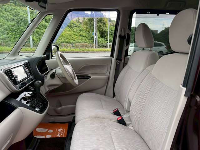 助手席シートです☆大きな汚れも無く、綺麗に保っております☆公共機関でお越しのお客様は最寄の駅までお迎えに上がります。お車でお越しの際は、鳥栖インターより約10分程度となります！！