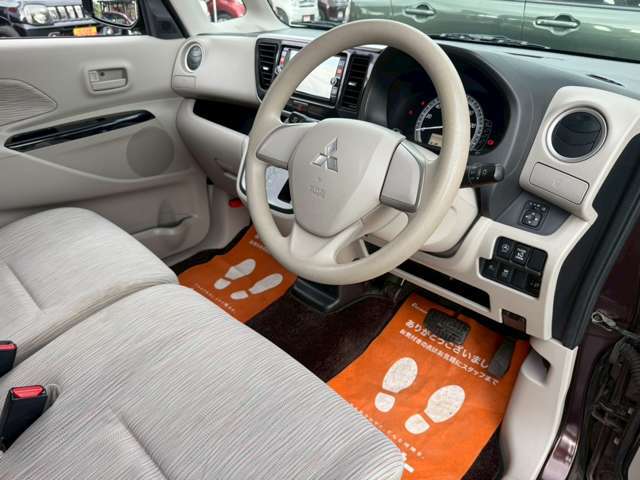 運転席廻りです☆小郡車輌ってどんなお店なの？！ってかたは口コミをチェックしてみてください☆当社ユーザー様より生のお言葉を掲載させて頂いております☆お店選びのお手伝いになれば幸いです！