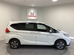 Honda認定中古車 U-Selectは3つの安心をお約束します。　1　Hondaのプロが整備した安心。 2　第三者機関がチェックした安心。　3　購入後もHondaが保証する安心。