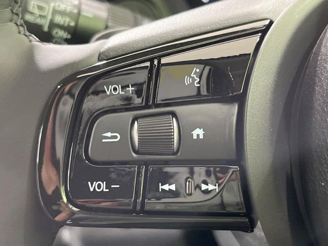【ステアリングスイッチ】運転中、前方から目線をそらすことなく、オーディオ等の操作が可能な便利機能！安心＆快適なドライブを演出してくれます♪
