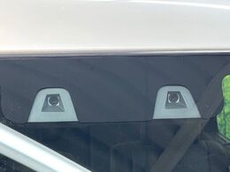 【スズキ　セーフティサポート】走行中に前方の車両等を認識し、衝突しそうな時は警報とブレーキで衝突回避と被害軽減をアシスト。より安全にドライブをお楽しみいただけます。