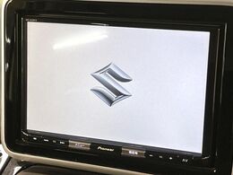 【純正ナビ】人気の純正ナビを装備。オーディオ機能も充実しており、Bluetooth接続すればお持ちのスマホやMP3プレイヤーの音楽を再生可能！毎日の運転がさらに楽しくなります！！