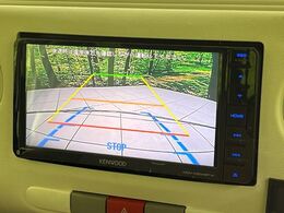 【バックカメラ】駐車時に後方がリアルタイム映像で確認できます。大型商業施設や立体駐車場での駐車時や、夜間のバック時に大活躍！運転スキルに関わらず、今や必須となった装備のひとつです！