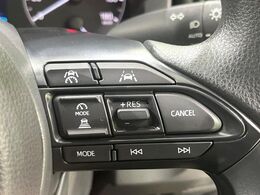 【レーダークルーズコントロール】高速道路での長距離走行が楽に！！自動で速度を保つクルーズコントロールが、衝突軽減システムと連携し、前方の車両を感知して車間を保つように速度調節してくれます！！