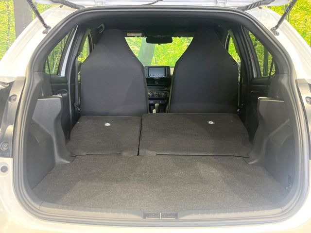 普段のお買い物や通勤、送迎等に十分な荷室スペースを確保しております。セカンドシートを倒すと、大きな荷物の積載も可能です♪