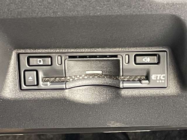 ◆【ETC】有料道路を利用する際に料金所で停止することなく通過できる、ETC車載器（ノンストップ自動料金収受システム機器）が装備されています。セットアップを行うことで利用可能になります。