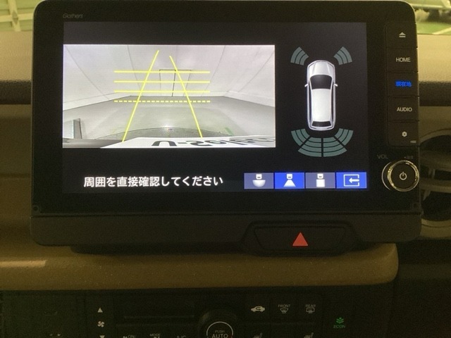 バックでの車庫入れも安心です！　リアカメラが付いているバックモニター付のナビを装備しております。バンパーについているソナーや、操作線もついており距離感も画面から確認できます。
