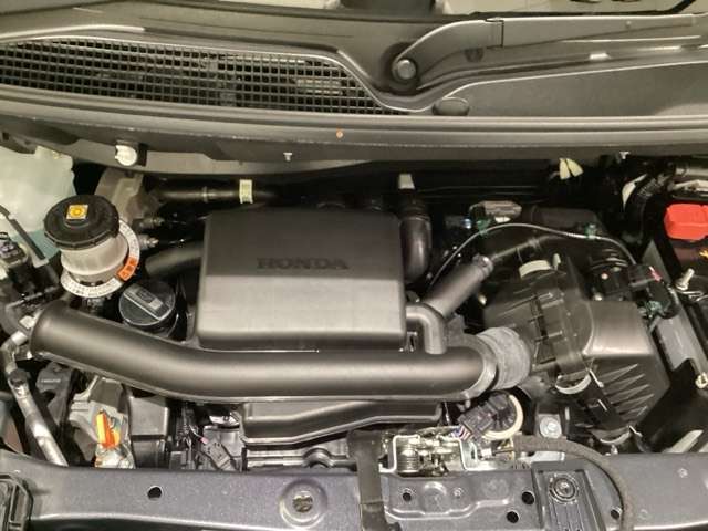 ホンダスタッフがしっかり整備して保証付きにてお渡し致します。エンジンルーム＆室内ルームともにクリーニング済みで清潔です。快適なドライブをお楽しみください。