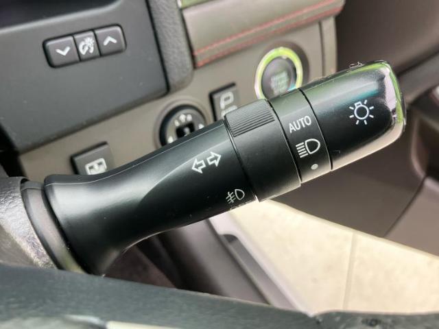 WECARSの展示場では実際に見て、触ってお車をお選びいただけます！知識の豊富な営業スタッフが様々なカーライフをご提案いたします！