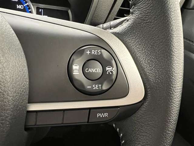 右側で全車速追従機能レーダークルーズコントロール操作などが可能！