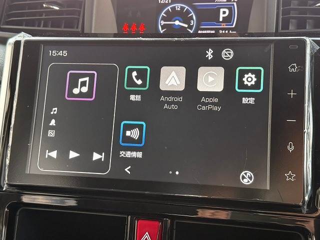 【純正ディスプレイオーディオ】FM・AMラジオやブルートゥース接続など多彩な機能を併せ持っており、インパネ周りがすっきりしてますね！追加オプションでナビ機能やフルセグTV、なども可能です。