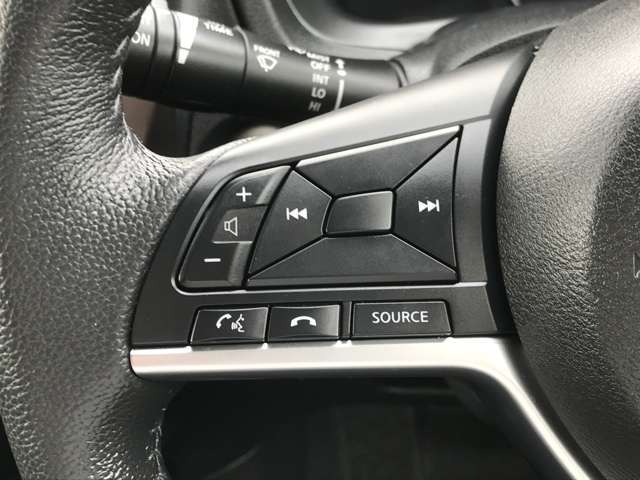 ナビゲーションの一部操作ができるステアリングスイッチです。