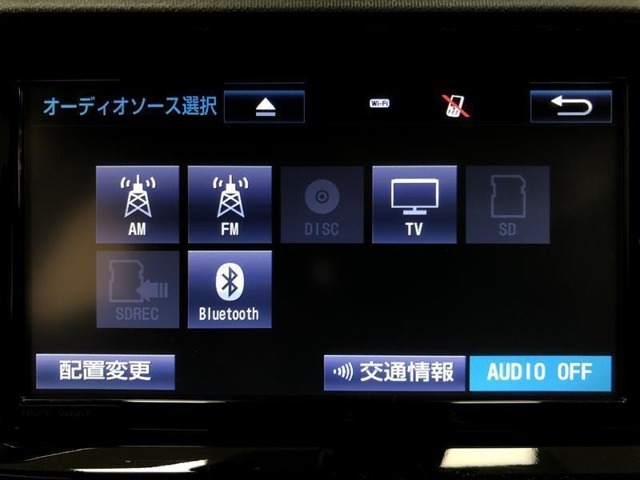 ラジオ、フルセグテレビ、CD再生、DVD再生、SD再生(音楽/動画)、SD録音(別途SDカードが必要です)、Bluetoothオーディオが使用可能です。詳しい仕様については展示店舗までお尋ねください。