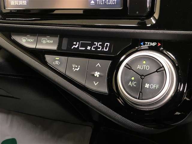 モーターで駆動するコンプレッサーを使っているので、エンジン停止時でもエアコンを効かせることが可能です！