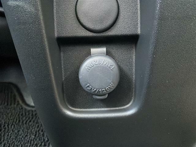 【シガーソケット（12V電源）】車内から電源を取る際に活用します。
