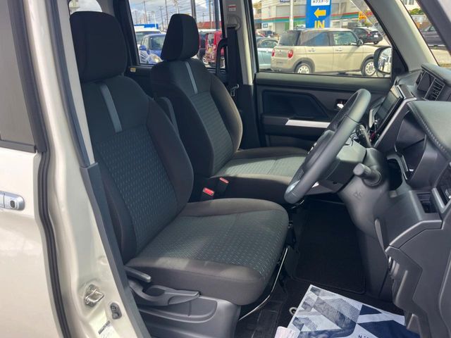 運転席シート廻りは使用感も少なく、良好な状態となっています。丁寧に使われていたことがよくわかりますね。