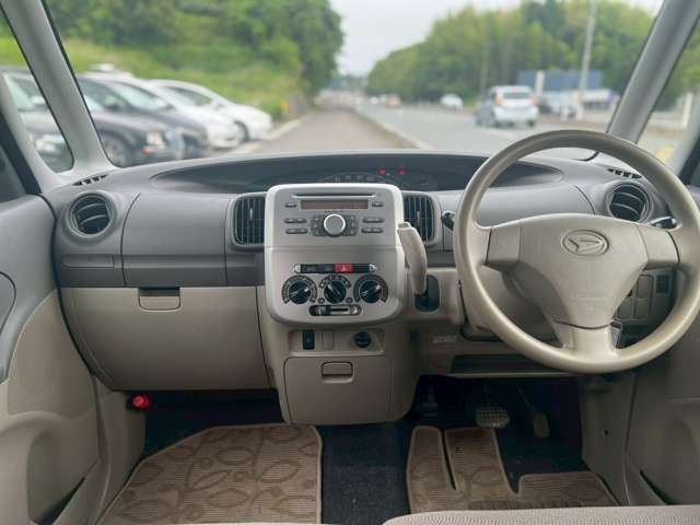 広々運転席で視界も良好です！