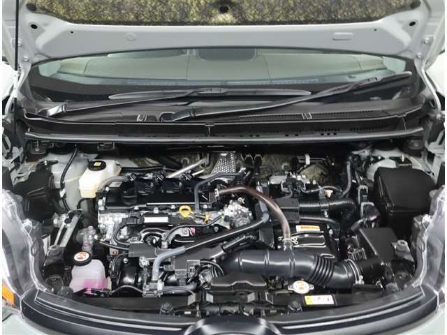 エンジンルームもクリーニング済みです。きれいにしているとトラブルの早期発見が出来ますね！
