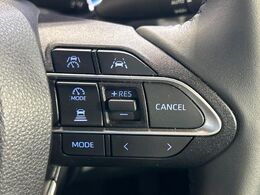 【レーダークルーズコントロール】高速道路での長距離走行が楽に！！自動で速度を保つクルーズコントロールが、衝突軽減システムと連携し、前方の車両を感知して車間を保つように速度調節してくれます！！