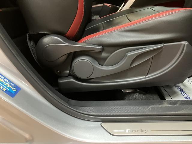 運転席は高さの調節もできます♪