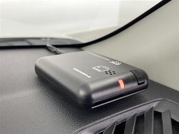 【ETC】有料道路を利用する際に料金所で停止することなく通過できる、ETC車載器（ノンストップ自動料金収受システム機器）が装備されています。セットアップを行うことで利用可能になります。