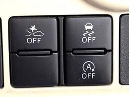 【スマートアシスト】走行中に前方の車両等を認識し、衝突しそうな時は警報とブレーキで衝突回避と被害軽減をアシスト。より安全にドライブをお楽しみいただけます。