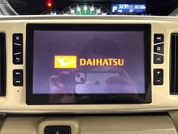 【メーカー純正ナビ】インテリアに溶け込むスタイリッシュな「専用設計」メーカーナビを装備♪視認性や操作性など基本性能にも優れ、より上質なカーライフをお楽しみいただけます。