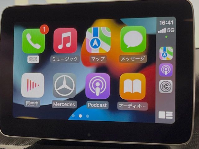 ●Apple　Car　Play：スマホとの有線接続で、ナビ・オーディオ再生などスマホのアプリ機能が画面でも使える便利機能です！