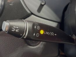 ●レーダークルーズコントロール：前の車との車間距離を一定にとりつつ、一定速度で自動走行してくれる次世代のクルーズコントロール！主に高速道路や自動車専用道路で使用する便利な機能です！