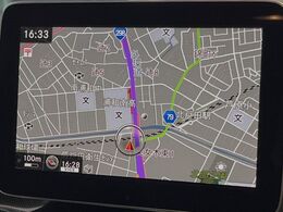 ●純正ナビ:一体感のあるナビは、高級感ある車内を演出してくれます。オーディオ機能も充実しておりますので、運転もより楽しめます♪