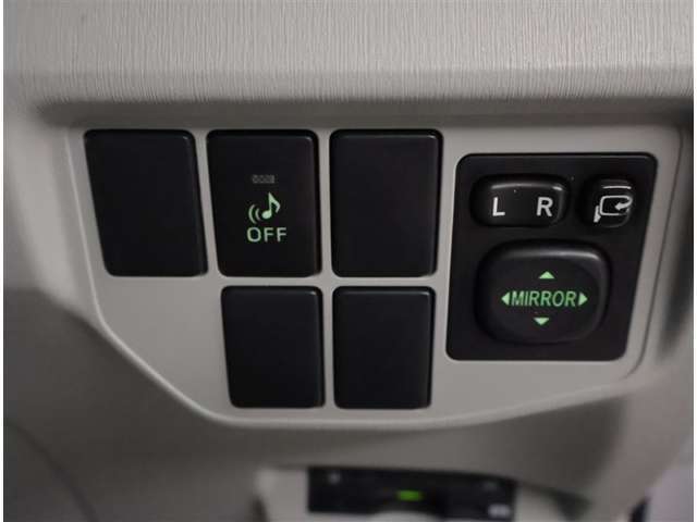 もちろんスマートキー装備なのでエンジンスタートもドアロックの開閉も簡単です＾＾