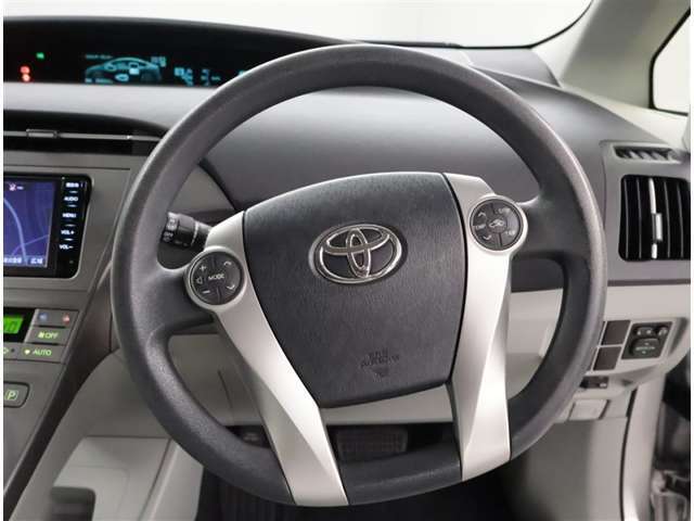 しっかり持ちやすいステアリングになってます！