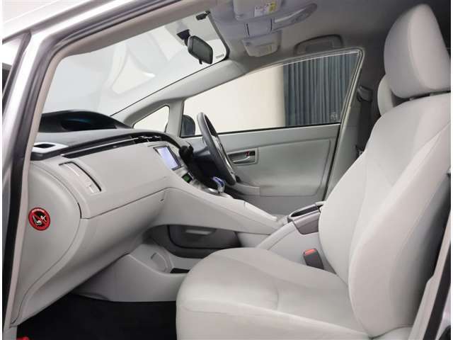 もちろんフロアマットも洗浄済みで綺麗になってます！この綺麗な車をぜひ貴方へ！！！