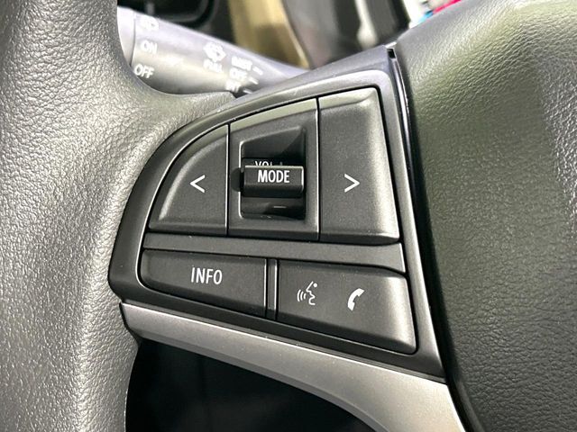 【ステアリングスイッチ】運転中、前方から目線をそらすことなく、オーディオ等の操作が可能な便利機能！安心＆快適なドライブを演出してくれます♪