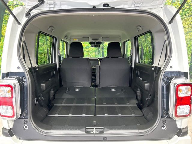 普段のお買い物や通勤、送迎等に十分な荷室スペースを確保しております。セカンドシートを倒すと、大きな荷物の積載も可能です♪