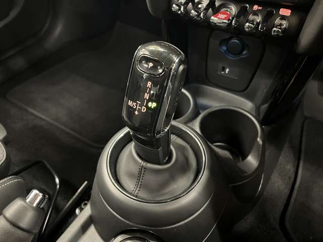 トランスミッションは、8ATです。