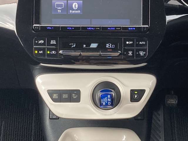 西日本自動車のココが安心！！その6当社でご購入頂いた車両には全車6ヶ月または6000Km（販売価格により保証期間は異なります）整備保証を付けさせていただいております。