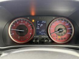 【スピードメーター】『スピードメーター』の画像になります。メーターがシンプルで見やすく運転しやすいですね！