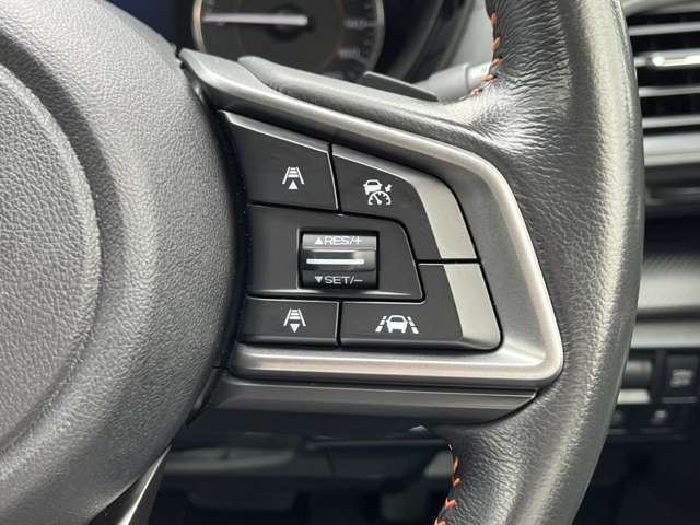 【ACC】一定速度での巡航はもちろん、前方の車両との距離を一定に保ちながら自動で加減速を行います。高速道路走行時には大変嬉しい機能です。
