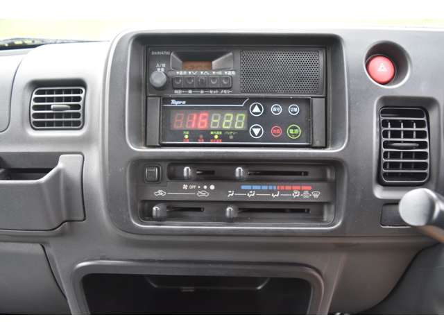中古車の購入は何かと不安があるかと思います。少しでも気になることがあればお気軽にご連絡ください！メールでもお電話でも皆様からのお問い合わせ心よりお待ちしております♪
