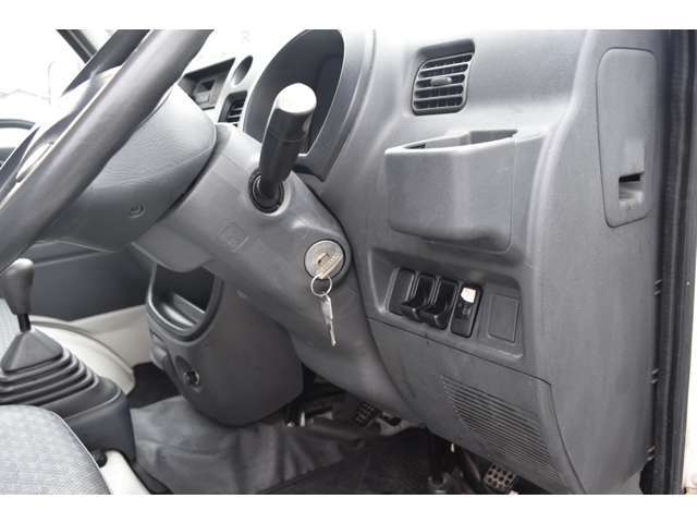 中古車の購入は何かと不安があるかと思います。少しでも気になることがあればお気軽にご連絡ください！メールでもお電話でも皆様からのお問い合わせ心よりお待ちしております♪