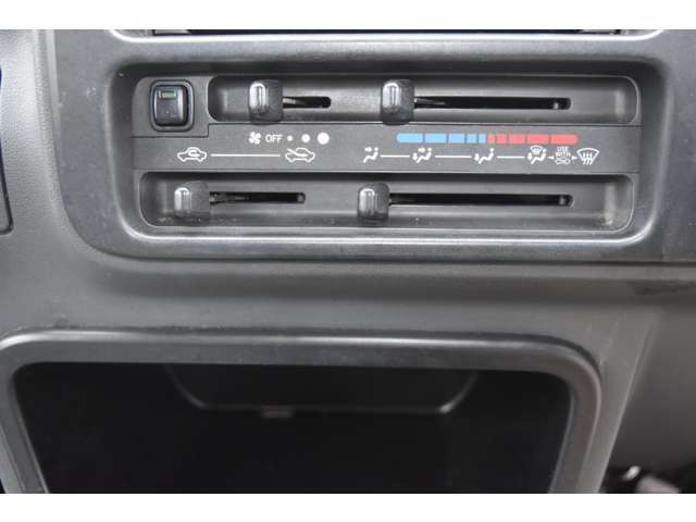 中古車の購入は何かと不安があるかと思います。少しでも気になることがあればお気軽にご連絡ください！メールでもお電話でも皆様からのお問い合わせ心よりお待ちしております♪