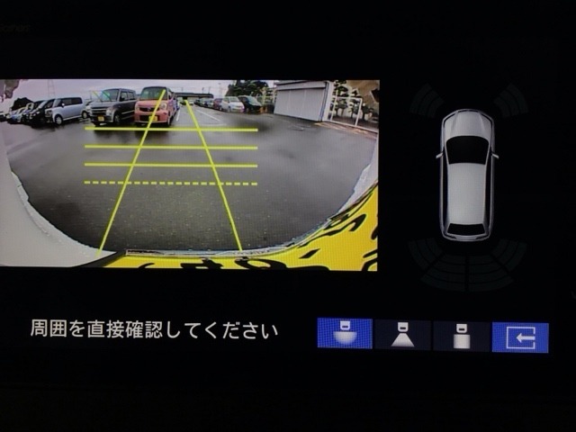 ガイドライン付きバックモニターで車庫入れも安心。知らない道でも安心して楽しくお出かけができます