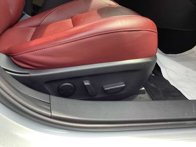 10ウェイパワーシートでポジションがばっちり決まります！メモリー機能が便利
