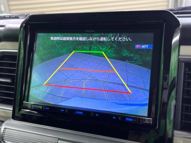 【バックカメラ】駐車時に後方がリアルタイム映像で確認できます。大型商業施設や立体駐車場での駐車時や、夜間のバック時に大活躍！運転スキルに関わらず、今や必須となった装備のひとつです！