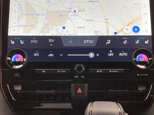 オートエアコンは温度を設定するだけで、自動で風量などを設定してくれます。運転しながら操作も必要ないので、安全性も向上します。