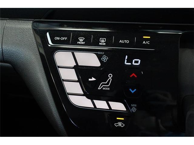 オートエアコンと車内の空調管理も楽にできますね！！