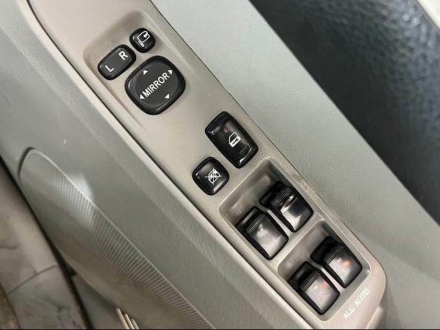 【パワーウィンドウ】運転席から操作可能で、電動で窓の開閉が可能です。