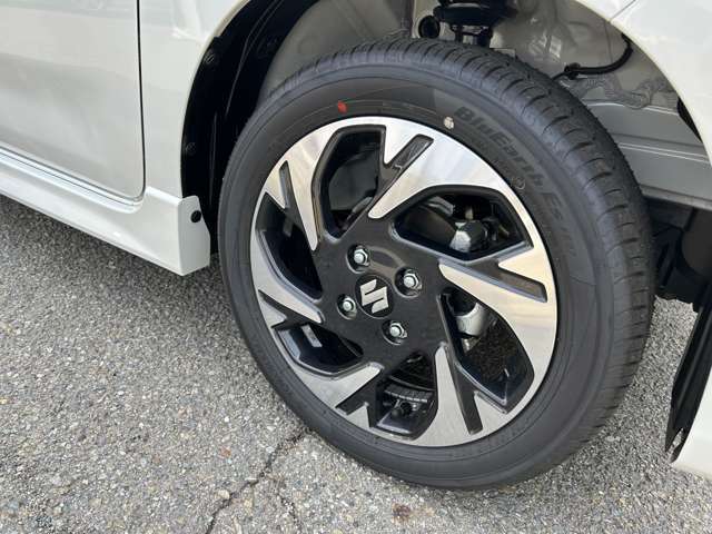 【商談予約制】低価格でお車をご提供出来るように、少ない人数で効率良く店舗運営を行っております。ご予約の方優先となりますので、ご来店前にはご予約をお願い致します。