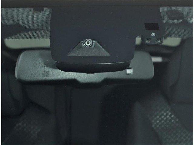 トヨタセーフティセンスP装備：発生割合の高い事故に対応する4つの先進的な安全機能をパッケージ化！トヨタの「実安全の追求」から生まれた先進の歩行者検知機能を搭載した衝突回避機能です！